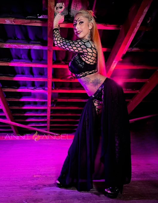 🎃😬 w&uuml;nsche einen entspannten Sonntag 😇😘   🎃 https://t.co/0zZ40AuvOD 🎃 https://t.co/3qPZ0nePfV