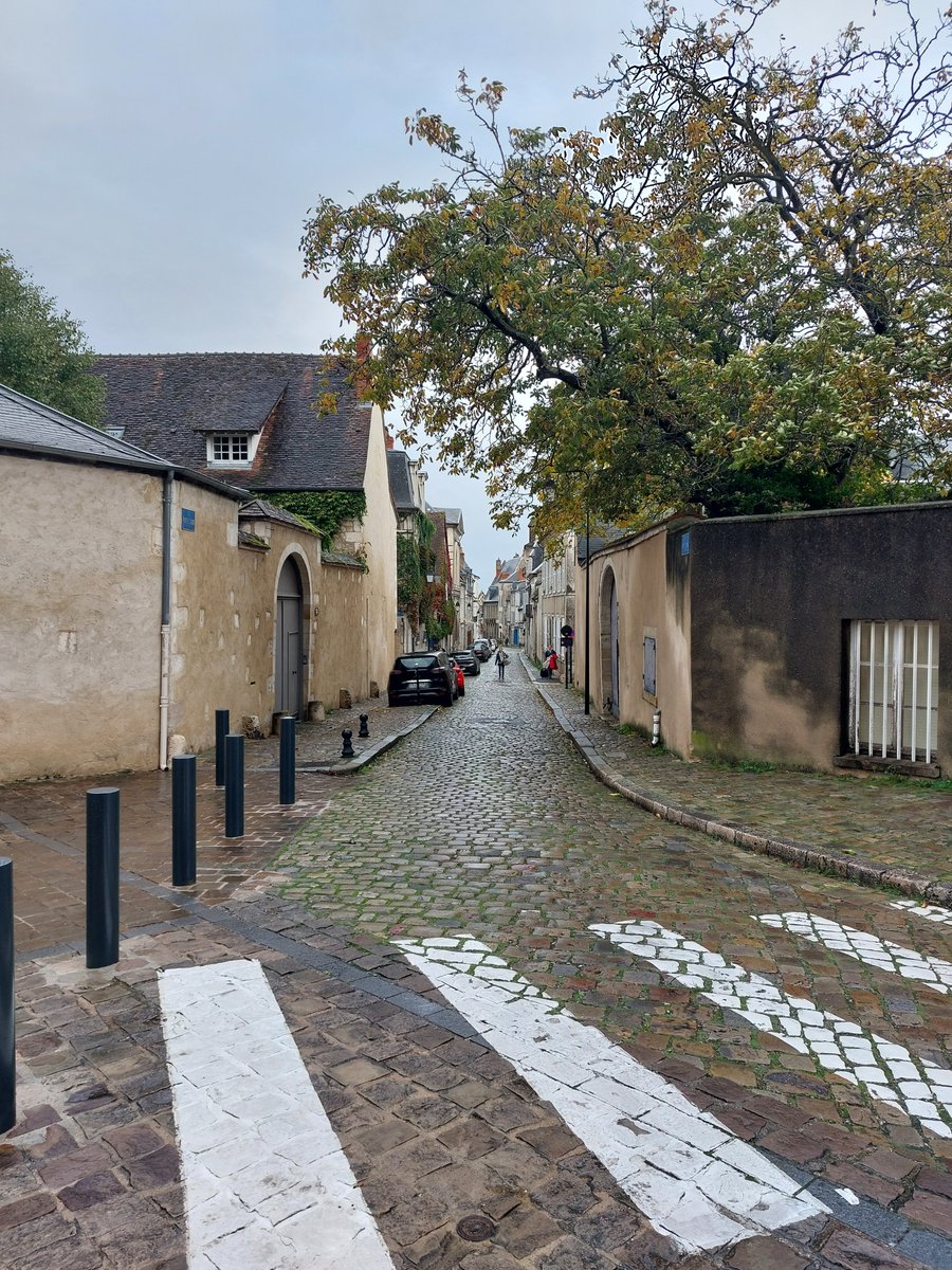 gnaniou's tweet photo. Petite visite du centre de Bourges
#MadeInBerry
#Bourges https://t.co/Lw61IAEUyR