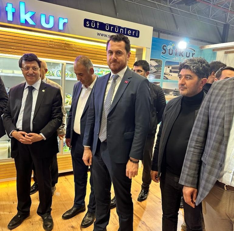 AK Parti Van Teşkilatından Gıda Fuarı na Çıkarma!..

İl Başkanımız <a href="/emreguray65/">Emre Güray</a>, Milletvekilimiz <a href="/K_Turkmenoglu_V/">KAYHAN TÜRKMENOĞLU</a>, Tuşba İlçe Başkanı <a href="/erdalbaran65/">ERDAL BARAN</a> ve teşkilat mensuplarımız, 8.Van Yöresel Ürünler Hediyelik Eşya Fuarını ziyaret ettiler. <a href="/erkankandemir/">Erkan Kandemir</a> 

#TürkiyeYüzyılı🇹🇷