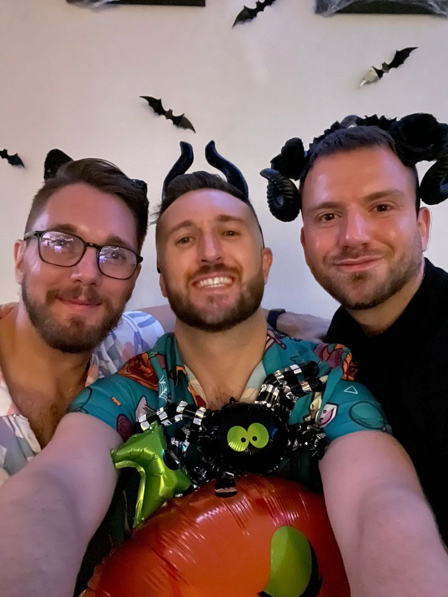 Happy hallowed queens 🎃👻