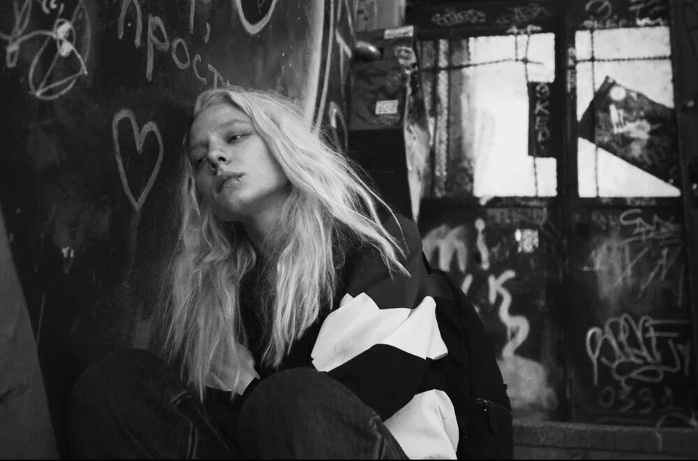 ㅤㅤㅤ⠀ ⠀  ⠀ ⠀
⠀ ⠀  ㅤмысли разъедают тебя.⠀ ⠀  ⠀ ⠀
⠀ ⠀