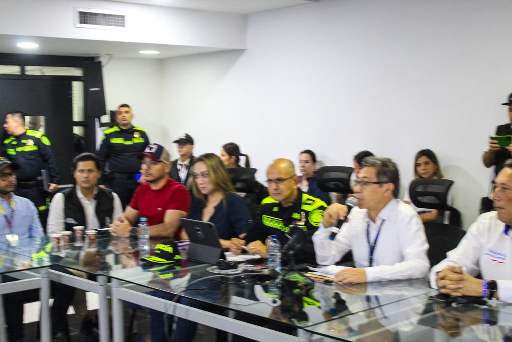 ¡Barranquilleros, hoy es un día importante! celebramos la democracia con #EleccionesTerritoriales2023. Estaremos en pleno, con la instalación del Puesto de Mando Unificado para garantizar un proceso seguro y ordenado. Tu voto es tu voz, ¡hazla contar! #DemocraciaEnAccion