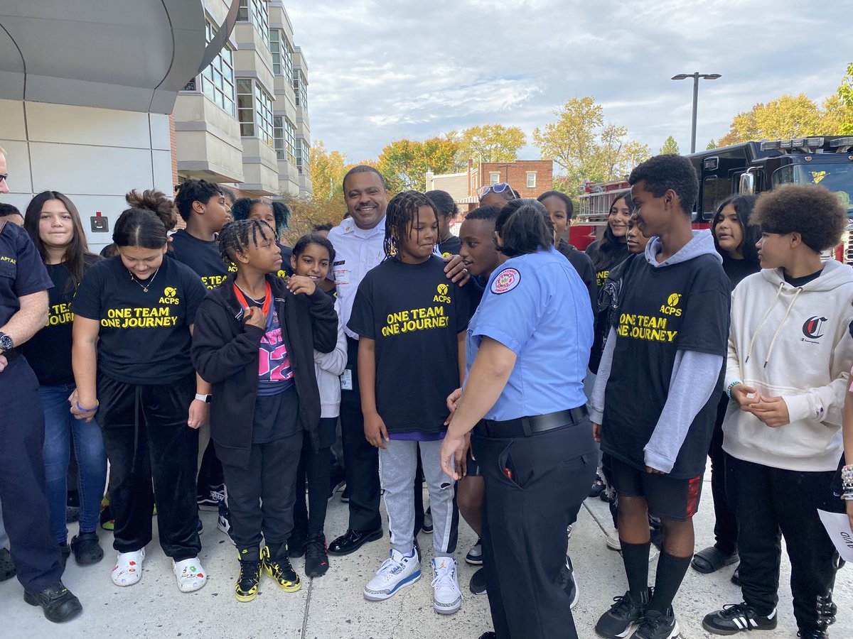 deerob55's tweet photo. JH AVID Scholars shared an informative STEM session with Alexandria City Fire Department. The connections they made were amazing! @AVID4College @CCNAlexandria @JeffHoustonPK8 @Steelersjodie https://t.co/0EIBosnBeD