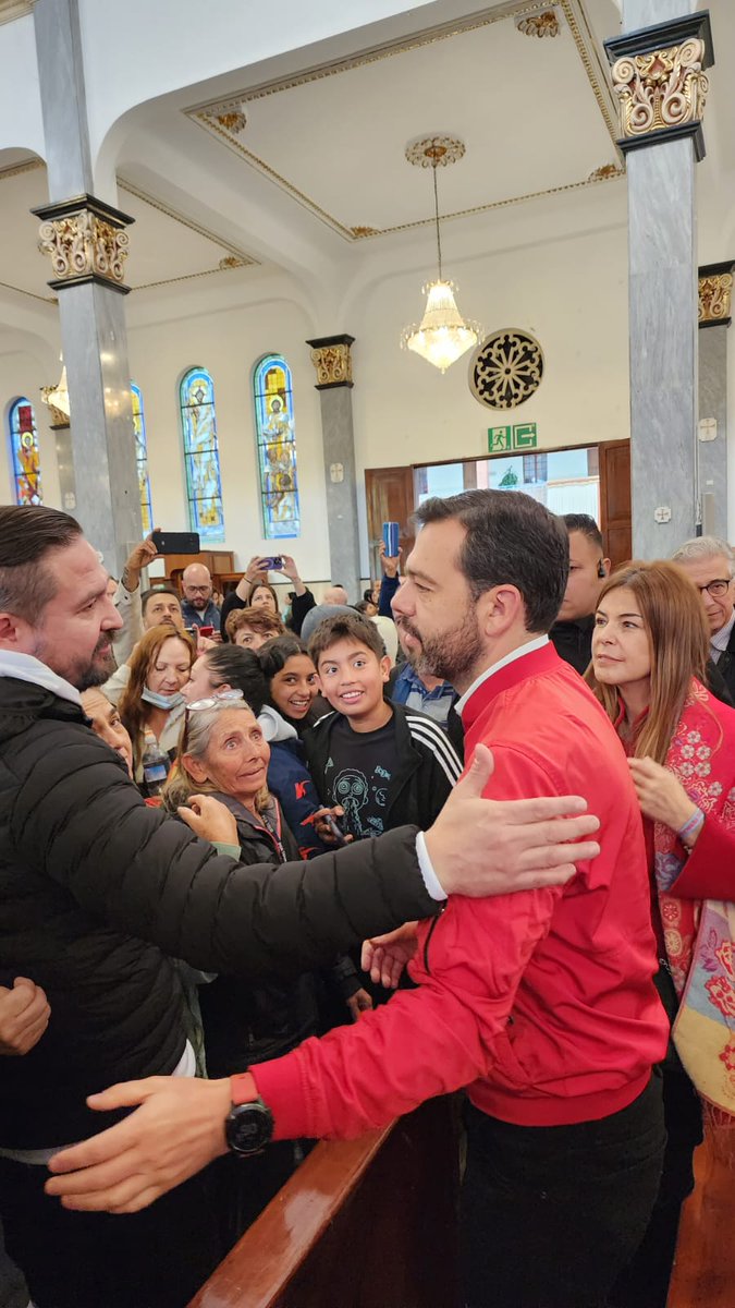 CarlosFGalan's tweet photo. ¡Buenos días! Hoy arrancamos el día en el 20 de julio, con una energía muy especial. La esperanza de recuperar a Bogotá es de muchos y hoy quiero agradecer su apoyo. Vamos a defender la democracia y hacer que Bogotá camine segura. https://t.co/3bf7RlG26S