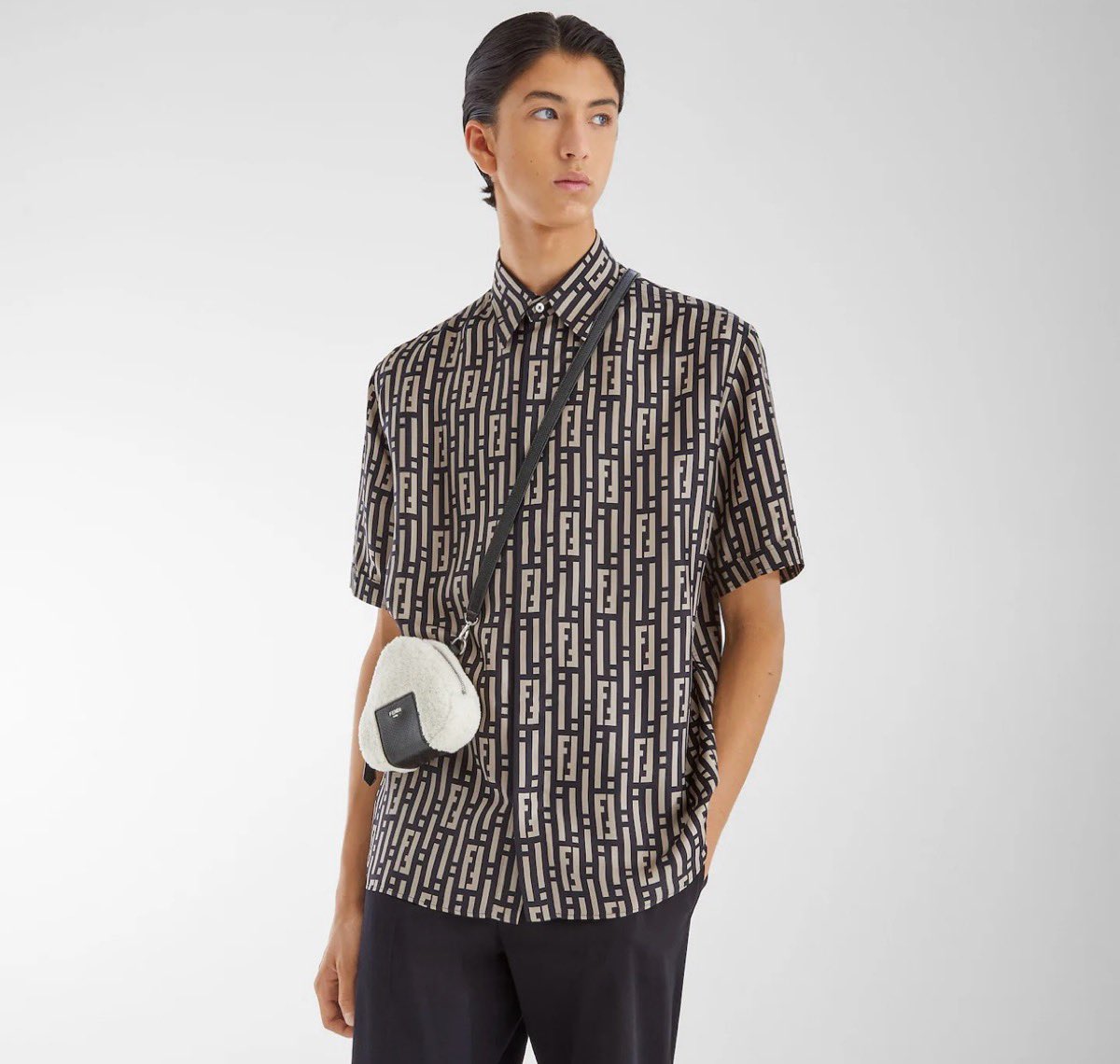 FENDI から おにぎり形のミニバッグ＆キーホルダーが発売 ［フェンディ