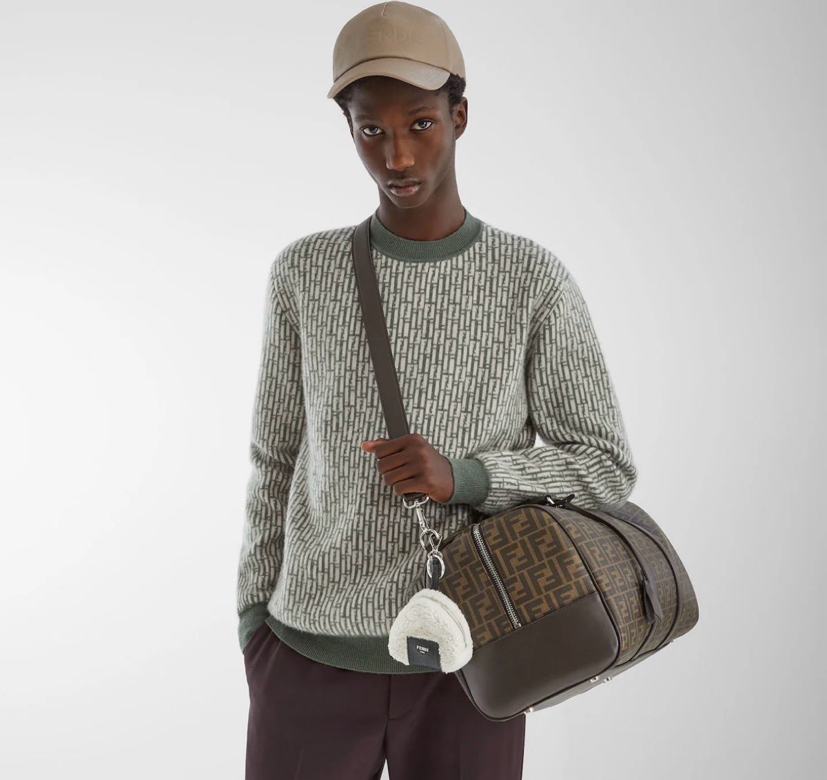FENDI☆おにぎりバッグ FENDI おにぎり形のミニバッグが再販。SnowMan 目黒蓮も着用