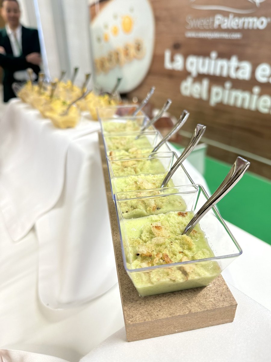 Estamos en #CongresoVestial con nuestros súper <a href="/SweetPalermo_es/">Sweet Palermo® ES 🌶</a> 🌶️🌶️🌶️ <a href="/SalanovaLettuce/">Salanova®</a> 🥬🥬🥬<a href="/mycubies/">My Cubies</a> 🥒🥒🥒 y degustando unas deliciosas tapitas hechas con ellos preparadas por el chef <a href="/TonyGarciaAhv/">Tony García</a> #ñamñamñam