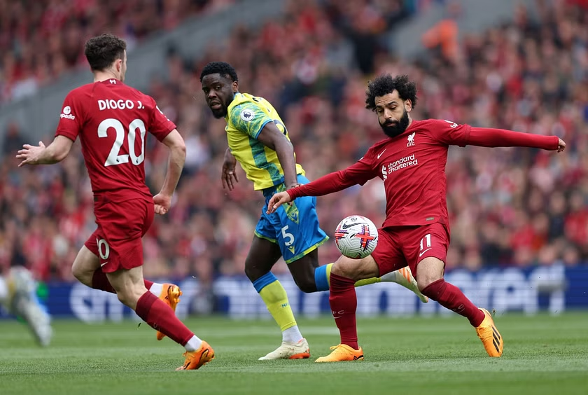 sinnie2710's tweet photo. WATCH NOW 🔴 

🎥 Liverpool vs Nottingham Forest

🔴𝑳𝒊𝒏𝒌: https://t.co/GDqOJLk8mT

#Liverpool #Nottingham #NottinghamForest #LIVNFO https://t.co/RASjzGtzpH