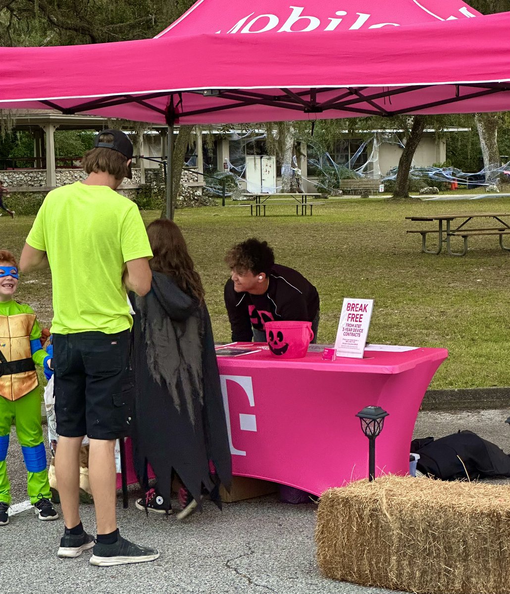 Cristina7Varela's tweet photo. We had a great time engaging with the community @ The 2023 Haunted Event at the Dade Battlefield Historic State Park in Bushnellππ§‘π#GoGrowWin #CFL #WeWontStop @david_erwin80 @cannlee17 @DevonRojas22 https://t.co/VbdubksOtC