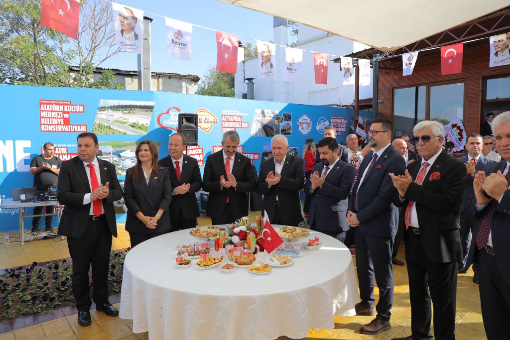 recepgurkan's tweet photo. 60 yıllık aradan sonra Edirnelilerin ilk sosyal tesisi açıldı 🫶

Halkımızın Meriç nehrinin kenarında neden bir sosyal tesisi olmasın, dedik,
Ve Edirne’mizi 60 yıl aradan sonra yeniden bir sosyal tesise kavuşturduk.

Meriç Sosyal Tesisi Cafe&Restaurant’ı Cumhuriyetimizin 100. yılında Edirne’mize çok da yakıştı ❤️

Edirne’mize hayırlı olsun 🇹🇷

#EdirneBelediyesi #Edirne #Cumhuriyetinyüzüncüyılı #CumhuriyetBayramı
#EdirneİçinÇalışıyoruz #AşklaÇalışıyoruz #GeceGündüzDurmaksızın
