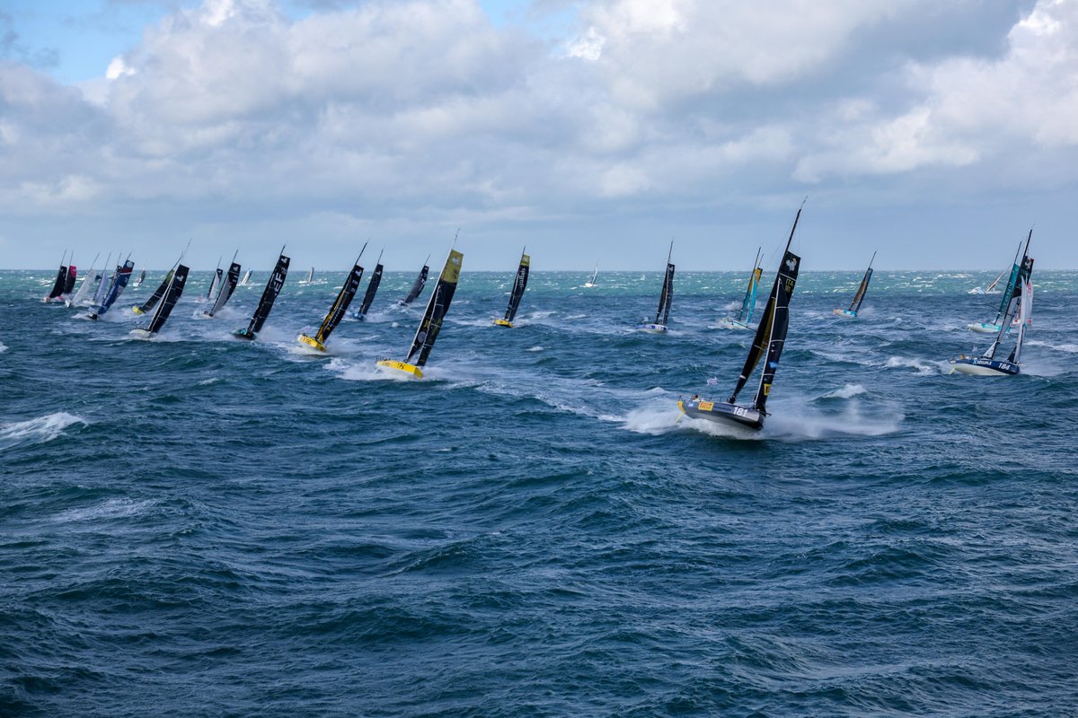 TransatCafeLOR's tweet photo. 🏁 TOP DÉPART @AssoClass40
La flotte la plus nombreuse de cette 16e édition de la #TransatJacquesVabre vient de couper la ligne de départ !
En raison des conditions météo annoncées, ils s'élancent vers Lorient en attendant un nouveau départ vers @lamartinique
#Routeducafé https://t.co/Mn4PIGG97G