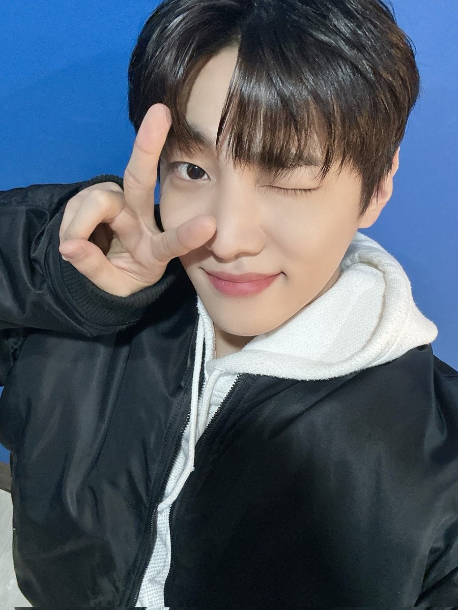 [📸] 231029 JAECHAN 메이크스타 밋앤콜 팬사인회

😃🐱✍️

#재찬 #JAECHAN
#JCFACTORY