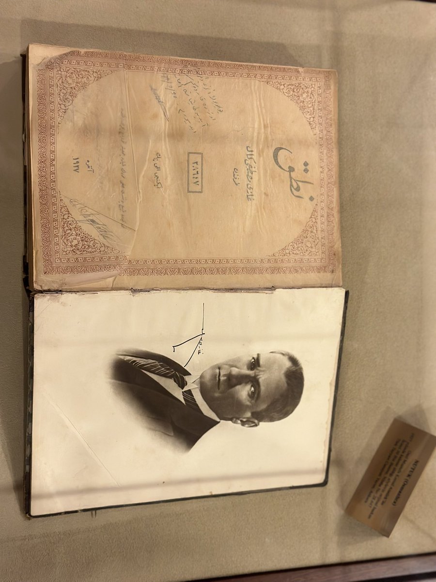 ufukozel's tweet photo. Ulu önderimizin beylik tabancası, orijinal Nutuk ve kıyafetleri https://t.co/B1WMpImcTr
