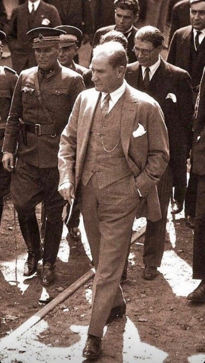 Bu tweetin altına en sevdiğiniz Atatürk resmini bırakır mısınız? 👇 #100YAŞINDA