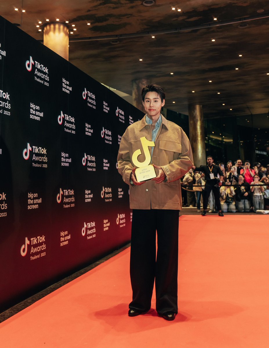 Billkin_Ent's tweet photo. Billkin ได้รับรางวัล Artist of the Year จากงาน TikTok Awards Thailand 2023 

ขอบคุณ TikTok Thailand และขอบคุณแฟน ๆ ทุกคนที่ร่วมส่งคะแนนโหวตให้ Billkin ได้รับรางวัล Artist of the Year จากงาน TikTok Thailand Awards 2023 🏆🧡

(1/3)

#BKARTISTOFTHEYEARTIKTOK
#TikTokAwardsTH2023
#Bbillkin