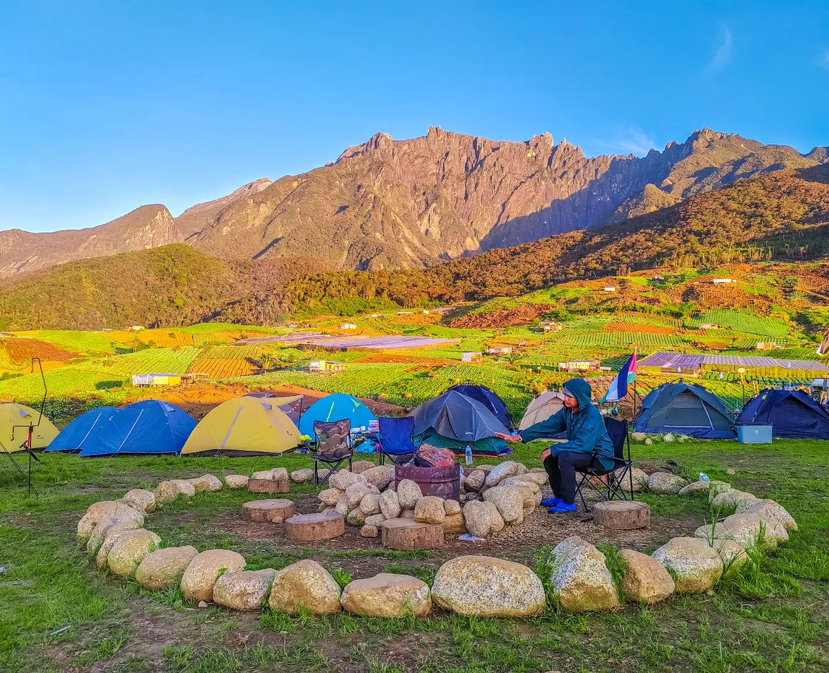 Camping in Sabah is a diverse adventure, whether on a beach, lush jungles, or highlands. Sabah offers a variety of scenic spots for campers to immerse themselves in the beauty of nature. Do you have a favourite place?

📸 IG/cfikmfag
📍 Mentoki Hideout Campsite, Kundasang