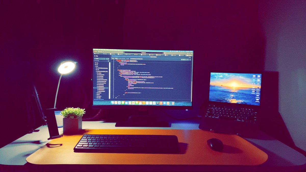 iOSByPratik's tweet image. New desk setup ☑️

Is there anything else I can add?

#TechSetup #Productivity #DeskGoals #HomeOffice #MinimalistDesk  #Apple #M2MacbookPro #Dell #BenQ #AirPods #Tribit
