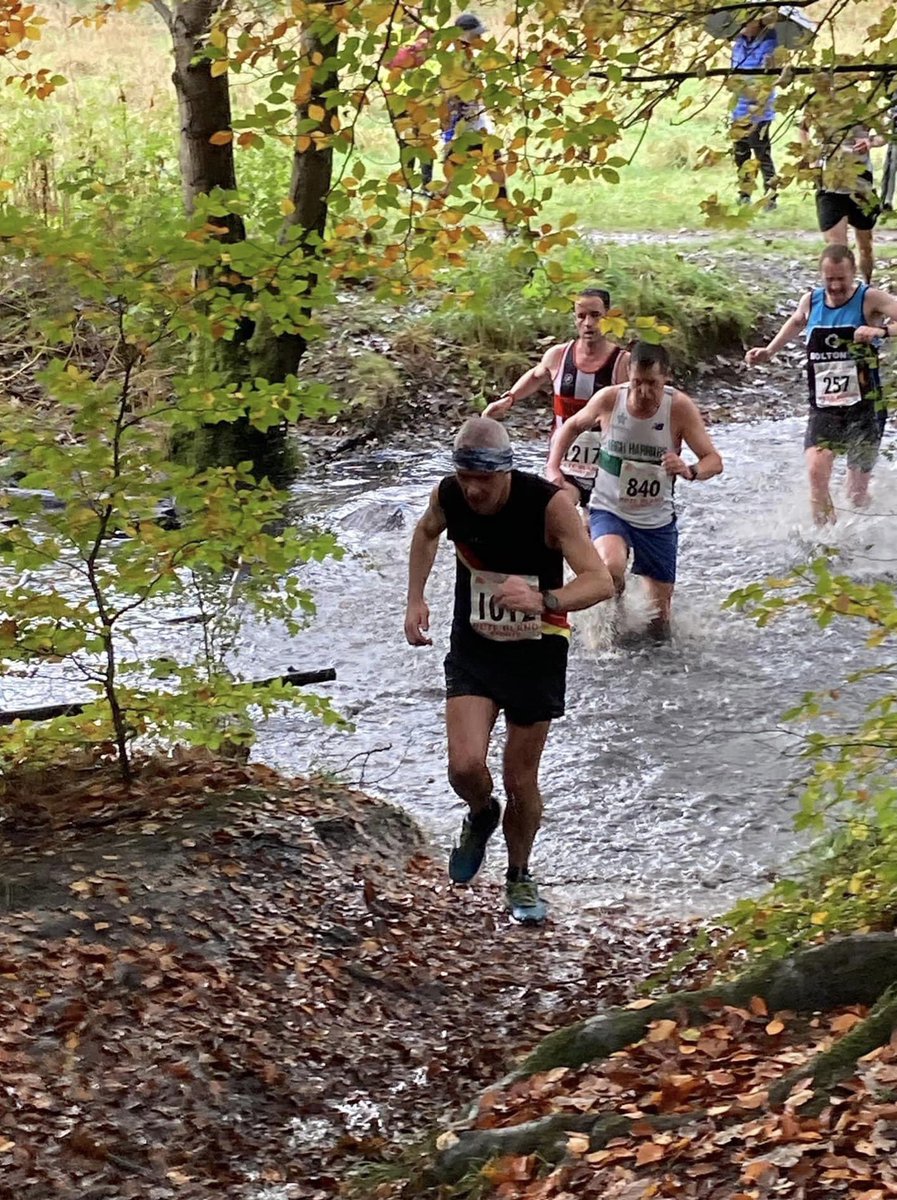 mickhughes75's tweet photo. What do you do on a fresh, autumn Saturday afternoon …         😂👌🔴⚪️⚫️ #crosscountryseason #redrosexcleague #trawdenac #teamtac https://t.co/9l31eOlvCr