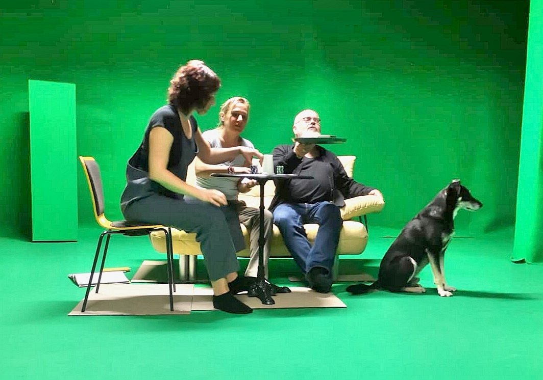 Dusty bei der #Theaterprobe von "Ein seltsames Paar" im Sandkorntheater in #Karlsruhe unter der Regie von <a href="/hbd_83/">Hendrik van Ryk 🇪🇺🏳️‍🌈🇺🇦</a>
Mehr Infos unter:
das-sandkorn.de/spielplan/sand…

#kultur #theatre #dog #oddcouple