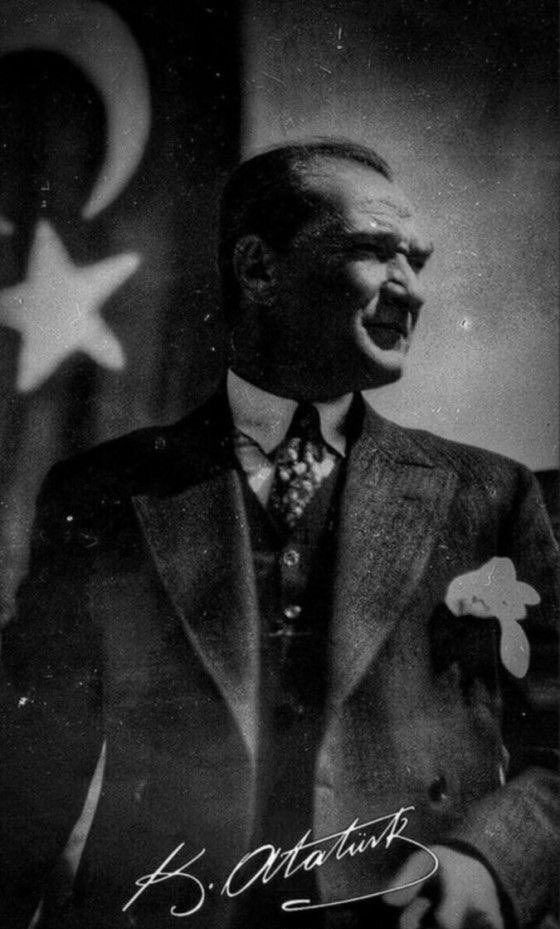 Önderliğinde, ışığında nice 100 yıllara 🇹🇷
#Cumhuriyetimizin100YılıKutluOlsun