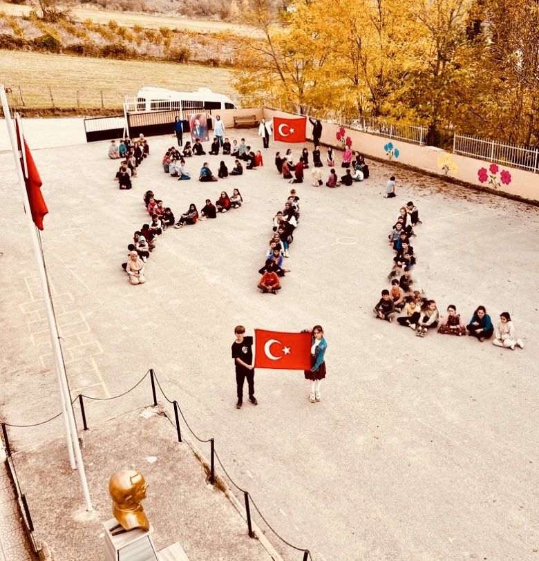 klavuzlusnk's tweet photo. Ey yükselen yeni nesil! İstikbal sizsiniz. Cumhuriyeti biz kurduk, onu yükseltecek ve yaşatacak sizsiniz. CUMHURİYETİMİZİN 100. YILI KUTLU OLSUN🇹🇷🇹🇷
#Cumhuriyetimiz100Yaşında 🇹🇷
@mebtegm 
@samsunmem 
@TC_Asarcik 
@asarcikmem 
@MustafaZDL4 
@fahrier8 
@55Akkus 
@AbdullahYLDRM55 https://t.co/50JxSquoGW