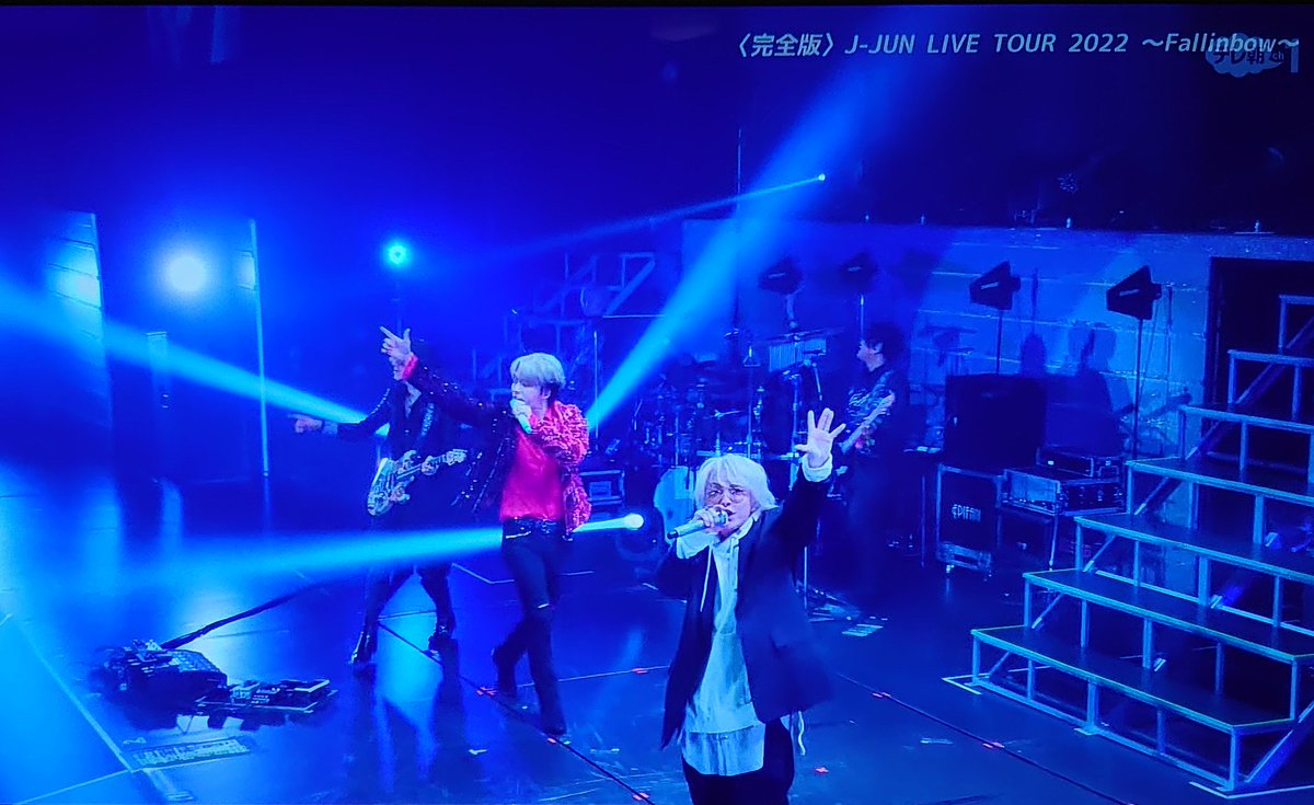 teatimeF's tweet photo. HYDEさん
SUGIZOさんと
夢のようなステージ😆
#テレ朝チャンネル1
#ジェジュン
#J_JUN
#Fallnbow https://t.co/dXCc8v6nkB