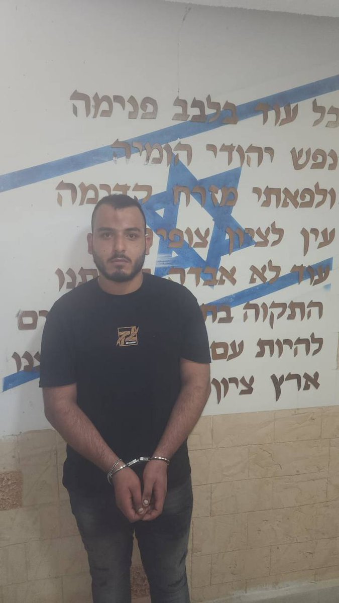 עובד בית החולים מאיר בכפר סבא, בסרטון מקלל יהודים והלילה עצור בתחנת המשטרה כשמאחוריו ההמנון הלאומי.

זו המדיניות שלנו: אפס סבלנות למי שמזדהה עם המחבלים!