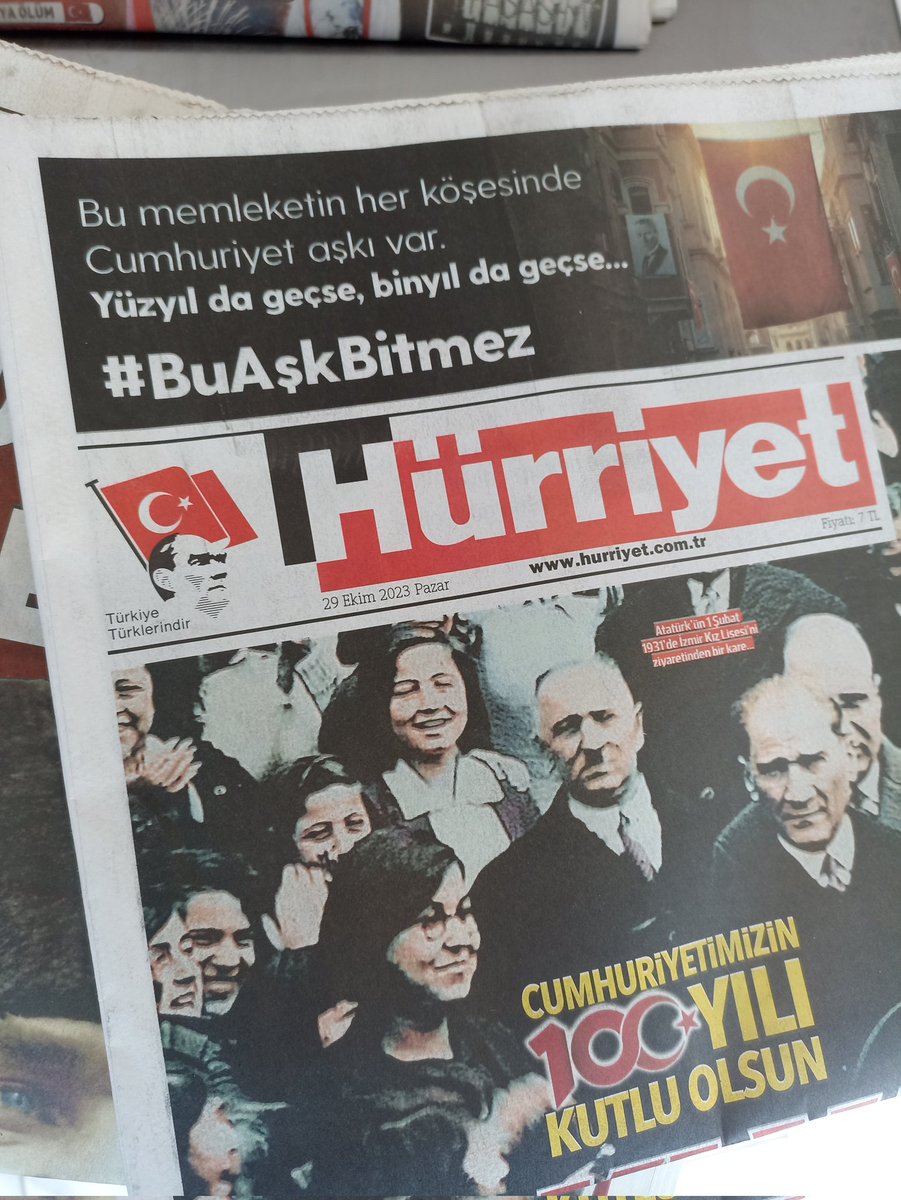 herkese nasihatimdir gidin en yakında neresi varsa bir gazete kapın ve 100.yıl anınızı saklayın çocuklarınıza gösterirsiniz 😭😭😭😭 ben hürriyeti çok beğendim sayfaları cumhuriyetle alakalı hep bunun migrostan aldım koşun hemen!!!