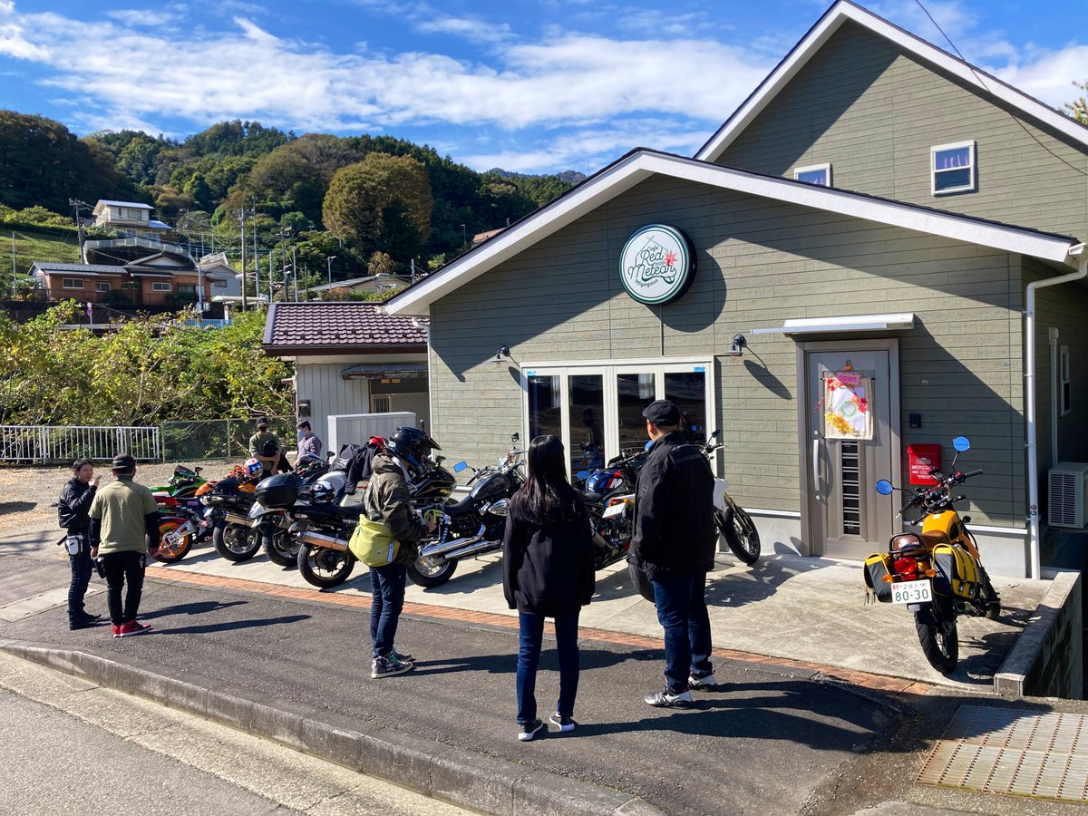 VioletFizz129's tweet photo. 壱カフェにご来店いただいた皆さま、今日はありがとうございました🌟
お手伝いをしつつ沢山の方とお話が出来て楽しかったです🥰
次回の開催も願って...❗️
いっちゃん
maskさん
Cafe Red Meteorさん
お疲れさまでした🌸
今日はゆっくり休んでください❗️
#壱カフェ
#うさ壱
#CafeRedMeteor https://t.co/5fG9ZA898d