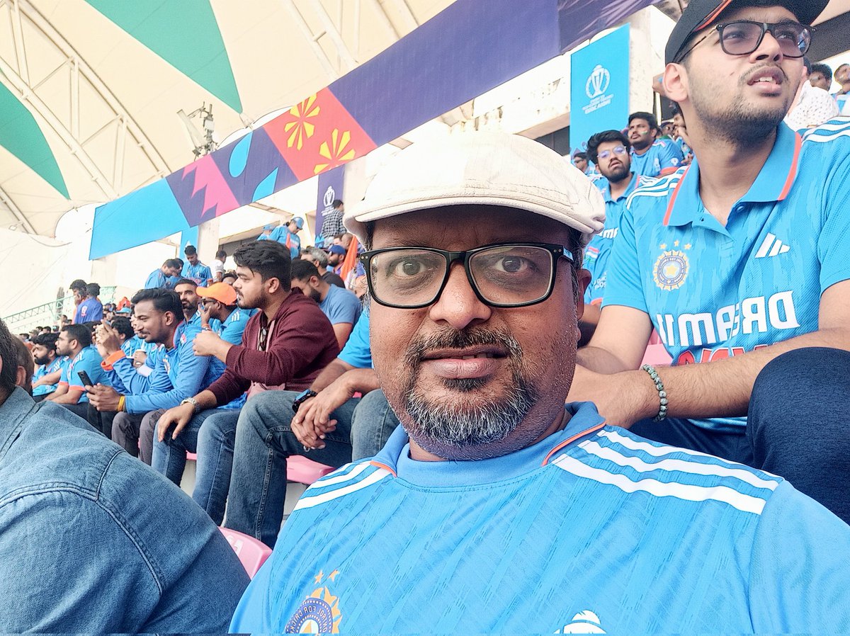 realsiff's tweet photo. More salary, more alimony.
#MoreRunsMoreAlimony 
#MoreWicketsMoreAlimony 

Anil Murty, Co-founder of @RealSIFF and MRA Atul are inside the Ekana Cricket Stadium, Lucknow.

#INDvsEng

Shami Shami https://t.co/7xSY00M58b