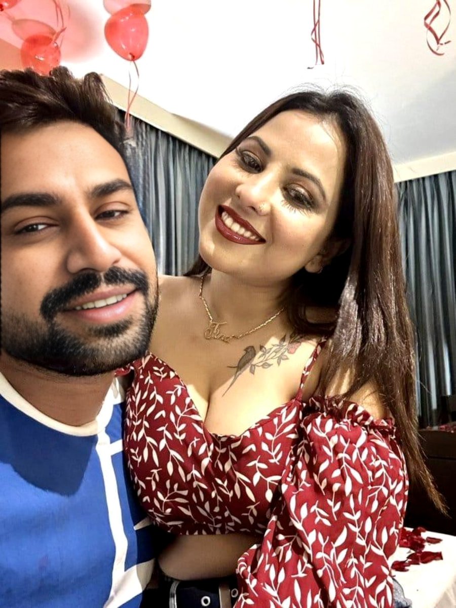 ankitwelcomes's tweet photo. Picture perfect with @tinanandys .
One of close friend https://t.co/gc2ykhNkbN