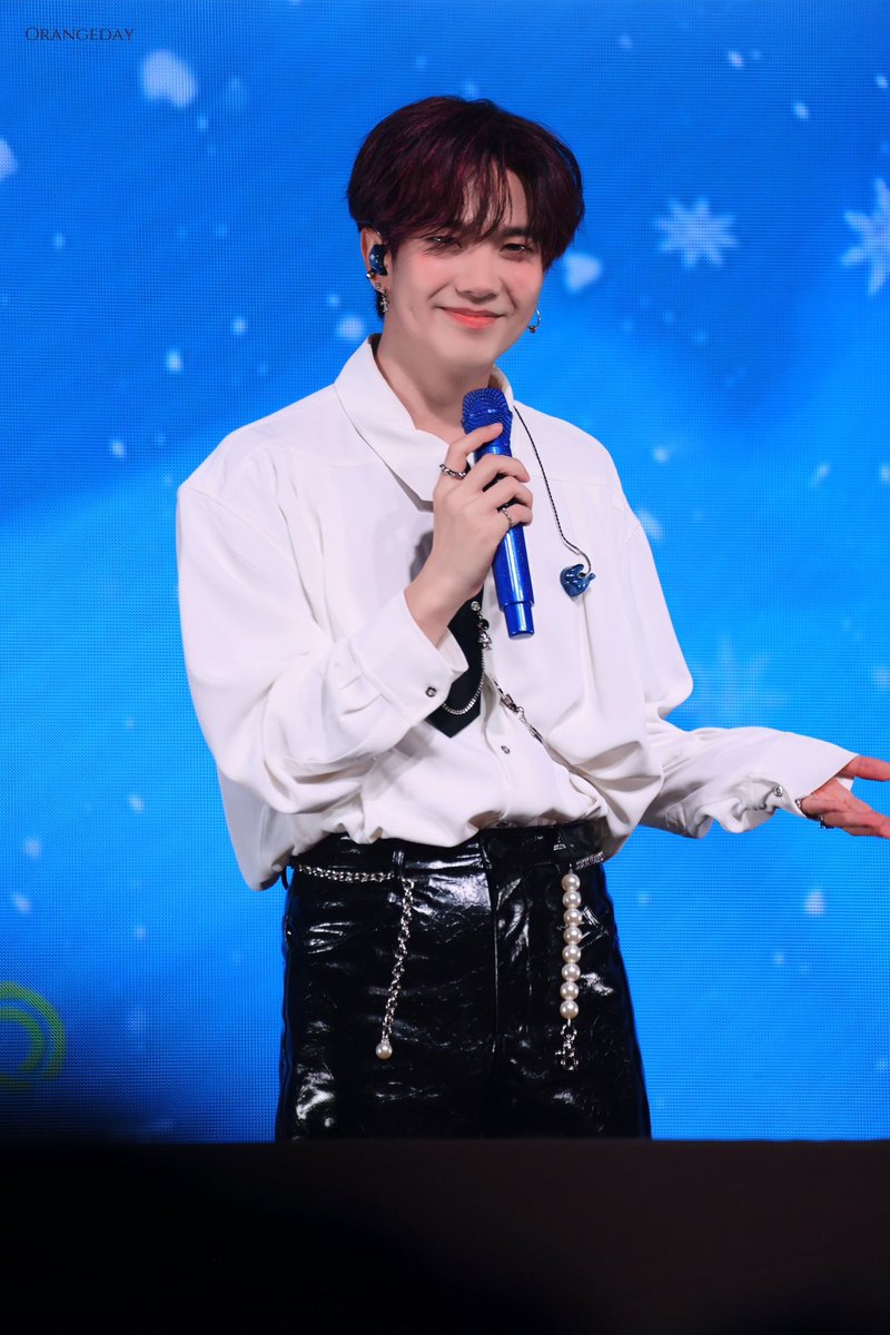 231029
왕자님
#FanMeetingJinjianchenginHongKong
 #BuildJakapan 
#Beyourluve
<a href="/JakeB4rever/">BIU.</a>