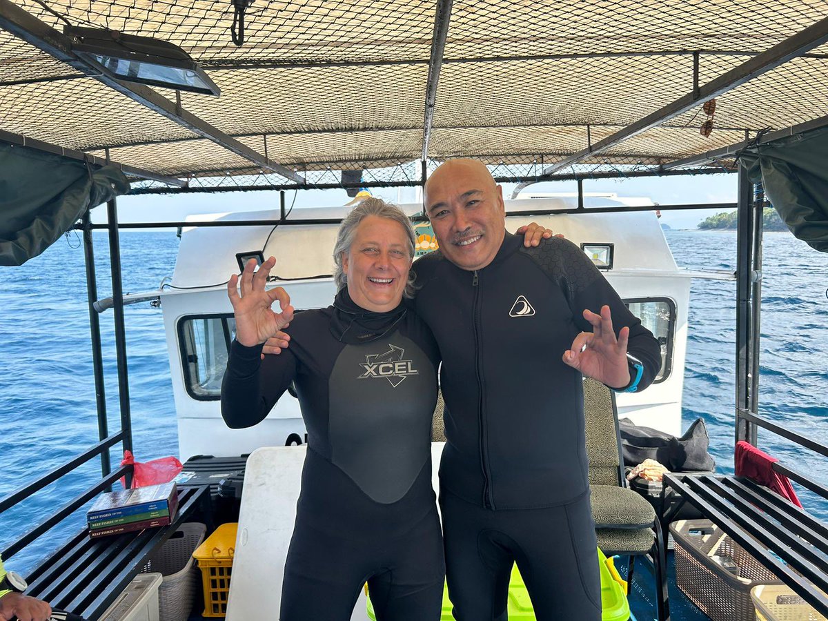 MariaBeger's tweet photo. Got data, had fun, no bad disasters, everyone happy and healthyโฆ a trip well run and big weight off our shoulders, boss-team! @UnpattiOfficial @LeedsEcoEvo #ClimateREEFS only possible with huge efforts by @ChanceyMacD and UnPatti team @ArjanDevDebate @DrHelenFox @curriealder https://t.co/malOXPTMsH