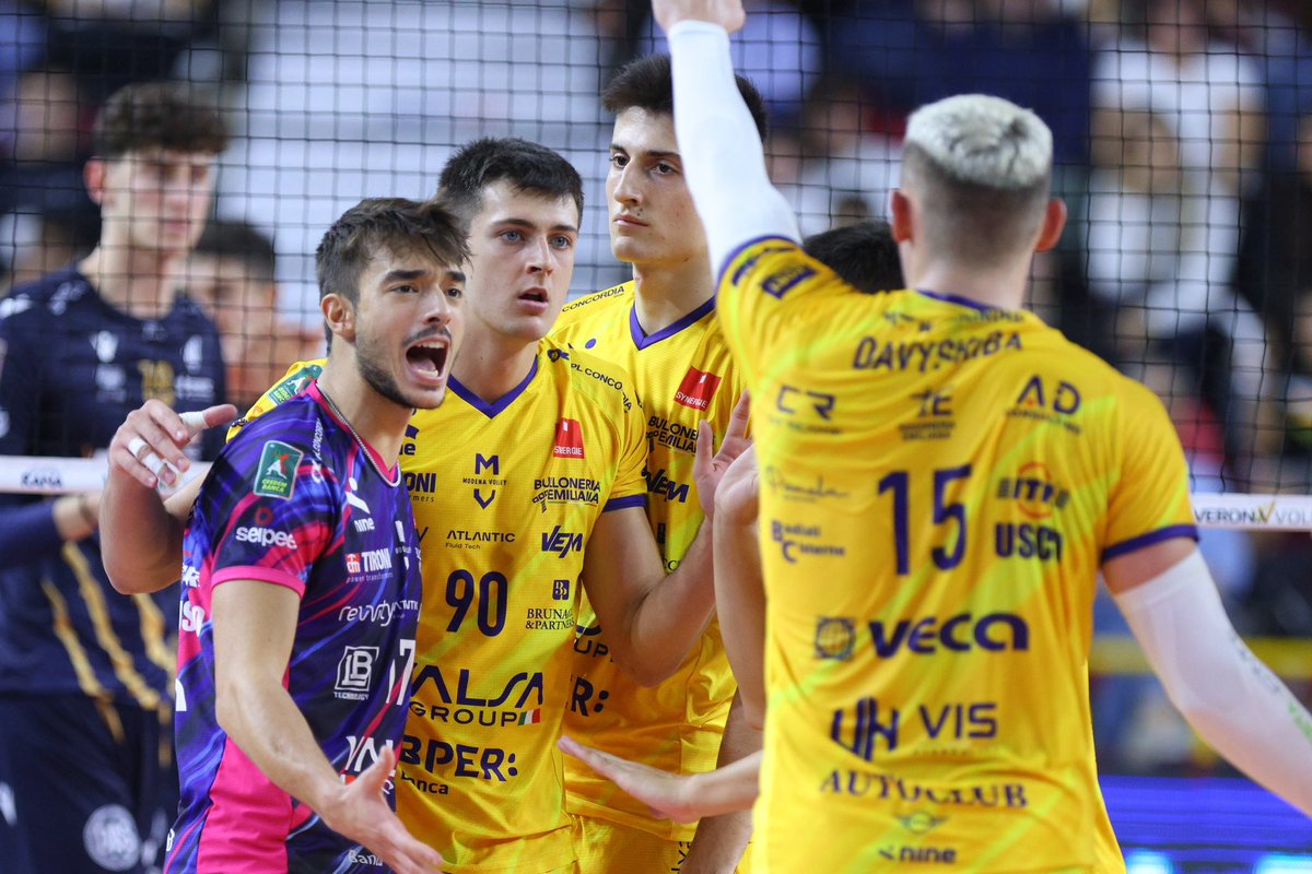modenavolley's tweet photo. Buona domenica popolo gialloblรน! ๐๐
#modenavolley #noisiamolasquadra #VeronaModena https://t.co/kP7UrttbiT