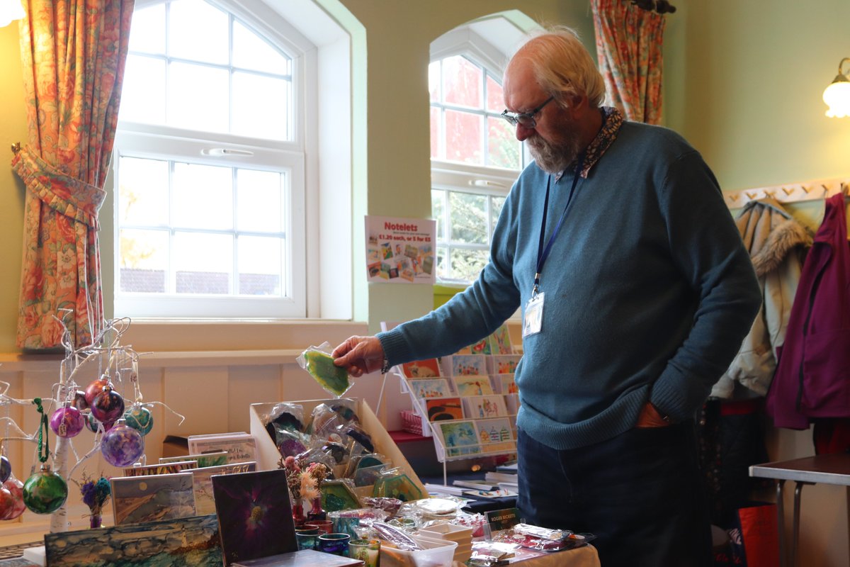 rogersartwork's tweet photo. A fantastic day at the Studley Art Circle annual exhibition; with a great turnout, it was a day of inspiration, creativity, and success. Take a look at some snapshots from the event. 🎨📸 #ArtExhibition #WorcestershireHour https://t.co/6pT1Q3f7Us