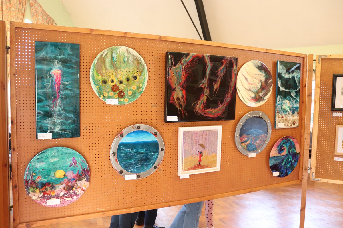 rogersartwork's tweet photo. A fantastic day at the Studley Art Circle annual exhibition; with a great turnout, it was a day of inspiration, creativity, and success. Take a look at some snapshots from the event. 🎨📸 #ArtExhibition #WorcestershireHour https://t.co/6pT1Q3f7Us