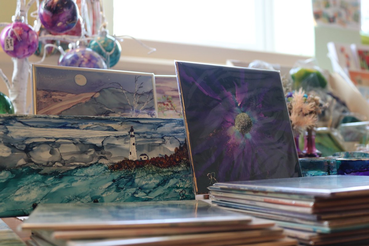 rogersartwork's tweet photo. A fantastic day at the Studley Art Circle annual exhibition; with a great turnout, it was a day of inspiration, creativity, and success. Take a look at some snapshots from the event. 🎨📸 #ArtExhibition #WorcestershireHour https://t.co/6pT1Q3f7Us
