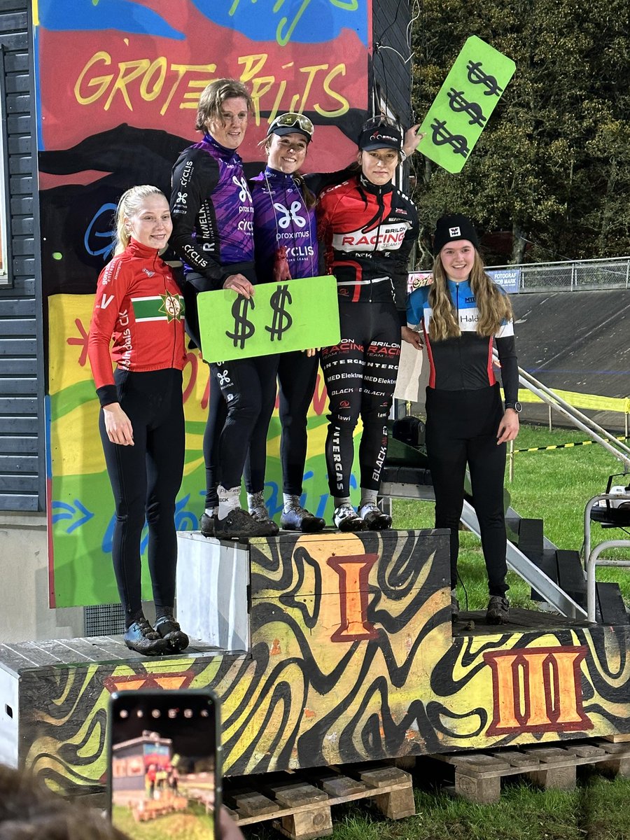 P4 @ Party Prijs Aarhus 🇩🇰 for <a href="/AlmaJohansson17/">Alma Johansson</a>
The race was ridden in the evening - lightened and with a DJ playing club music and with bengals and smoke over the venue. Fun race 🤩🤩🤩