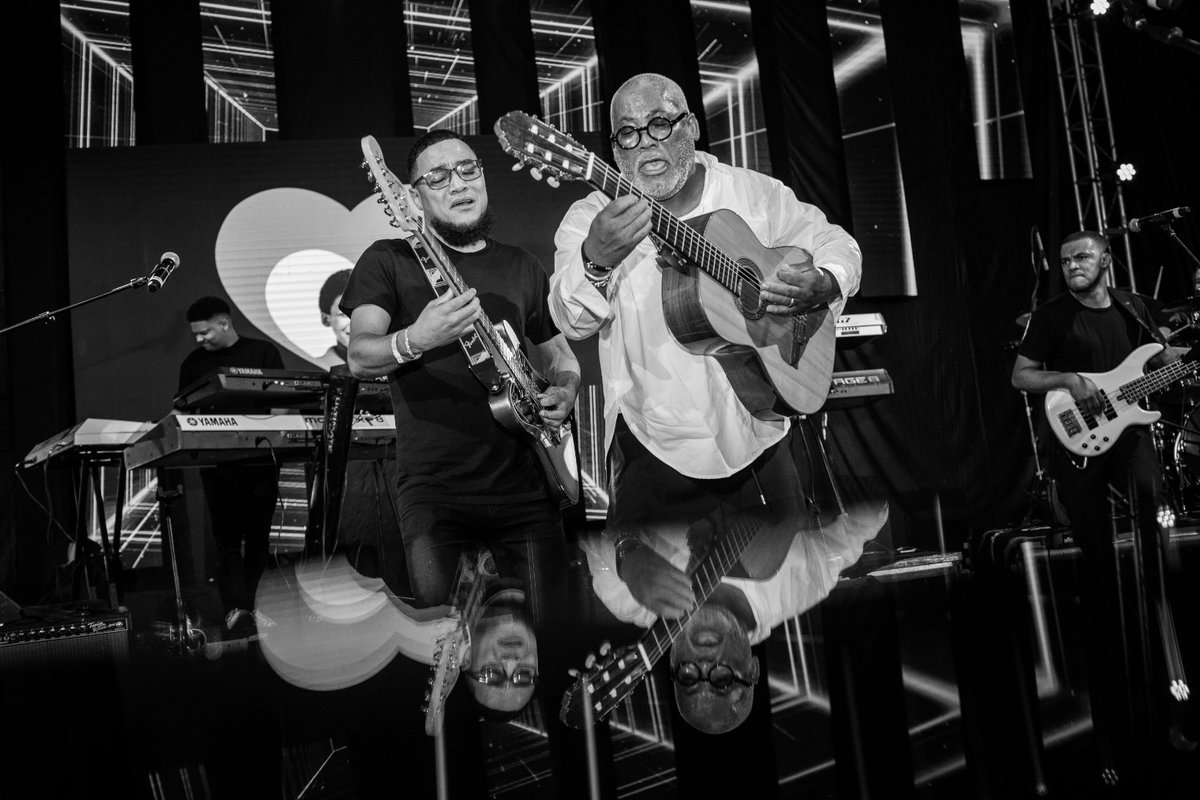 SafaricomPLC's tweet photo. The headlining act, @JButlerGuitar, turned the night into a melodic wonderland π΅πΈ as his soothing guitar riffs and soulful tunes enchanted the audience. It was a blend of soulful jazz that resonated deep within. #NIJF #NIJFestival #JonathanButlerInNairobi https://t.co/PFIYzgFErc