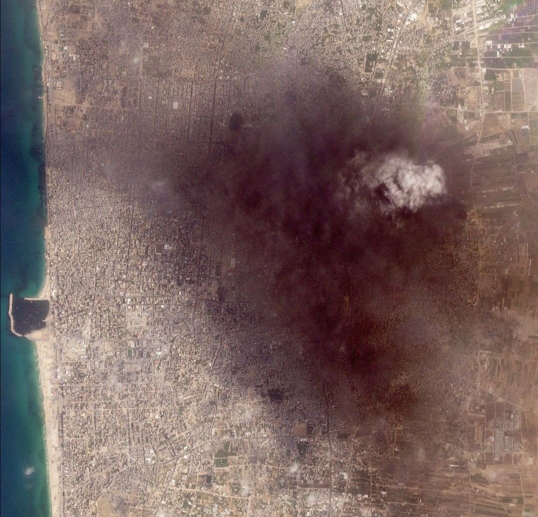En image 

Image satellite de Gaza bombardée, lundi 23 octobre 2023, 10h33.