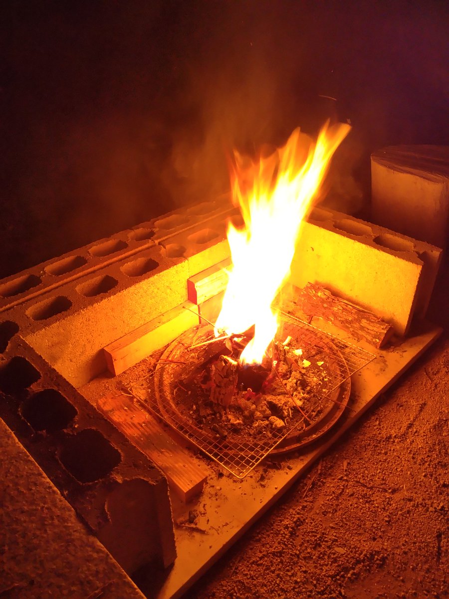 kumajyon's tweet photo. 久しぶりの夜焚き火🔥 https://t.co/OK58ltGqc5
