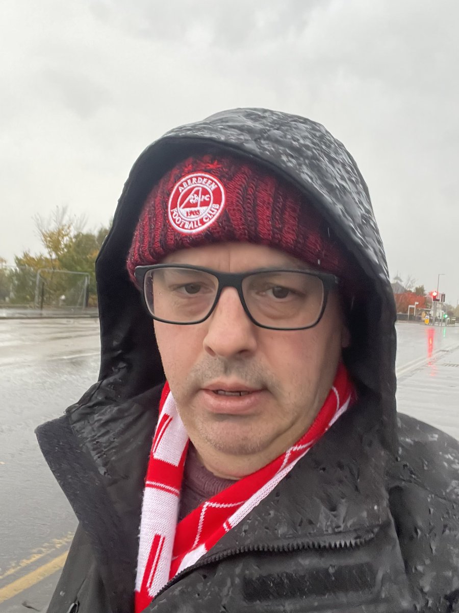 Ian_AberdeenFC's tweet photo. Things I do to myself for my support to #Aberdeenfc on my way to #KilmarnockFC with trains being cancelled around me. #RunningTheGauntlet https://t.co/YeMLcNmrKf