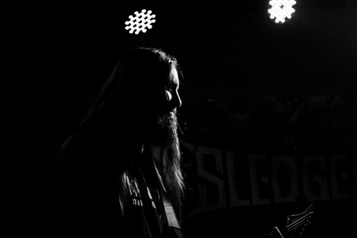 sledgedown's tweet photo. SLEDGEDOWN & KORN SK 12.10. ๐ค
#sledgedown #HeavyMetal #groovemtal #guitarist #solarguitars #randallamplifiers #bassplayer #ibanez #vocals #dreadhead #drummer #pearldrums #paistecymbals #blackandwhitephoto https://t.co/0gpYxvIoPq