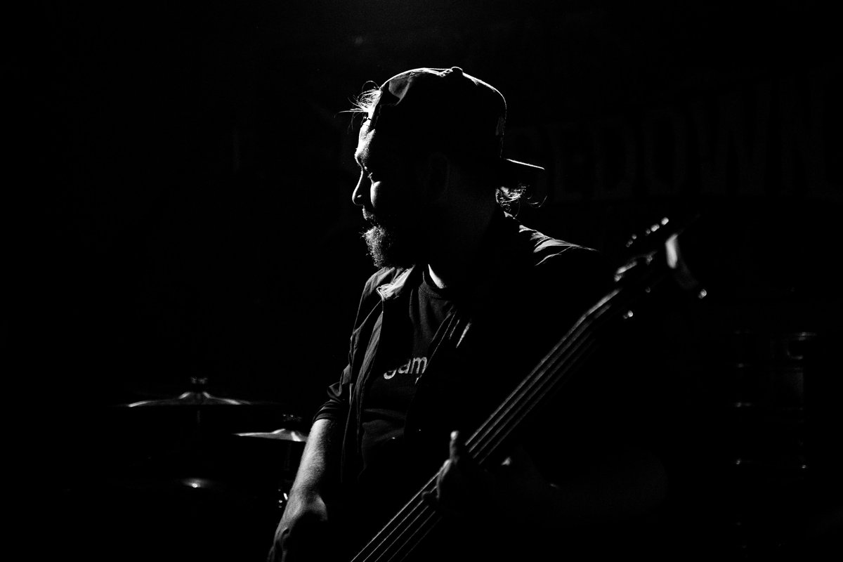 sledgedown's tweet photo. SLEDGEDOWN & KORN SK 12.10. ๐ค
#sledgedown #HeavyMetal #groovemtal #guitarist #solarguitars #randallamplifiers #bassplayer #ibanez #vocals #dreadhead #drummer #pearldrums #paistecymbals #blackandwhitephoto https://t.co/0gpYxvIoPq