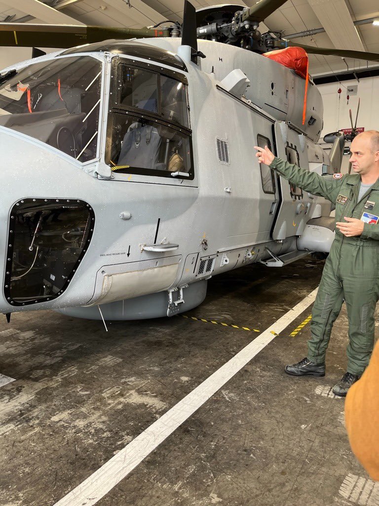 MarineGrandEst's tweet photo. J2 : après-midi à la base aéronautique navale de Lanvéoc avec visite du #CESSAN qui forme au sauvetage et à la survie en mer 🌊 et visite de la flottille 33F avec son 🚁 Caïman ⚓️ qui conduit des missions de combat aéromaritime, de lutte anti-sous-marine…
https://t.co/AlivMJZCfP https://t.co/b4Kq8RLtAp