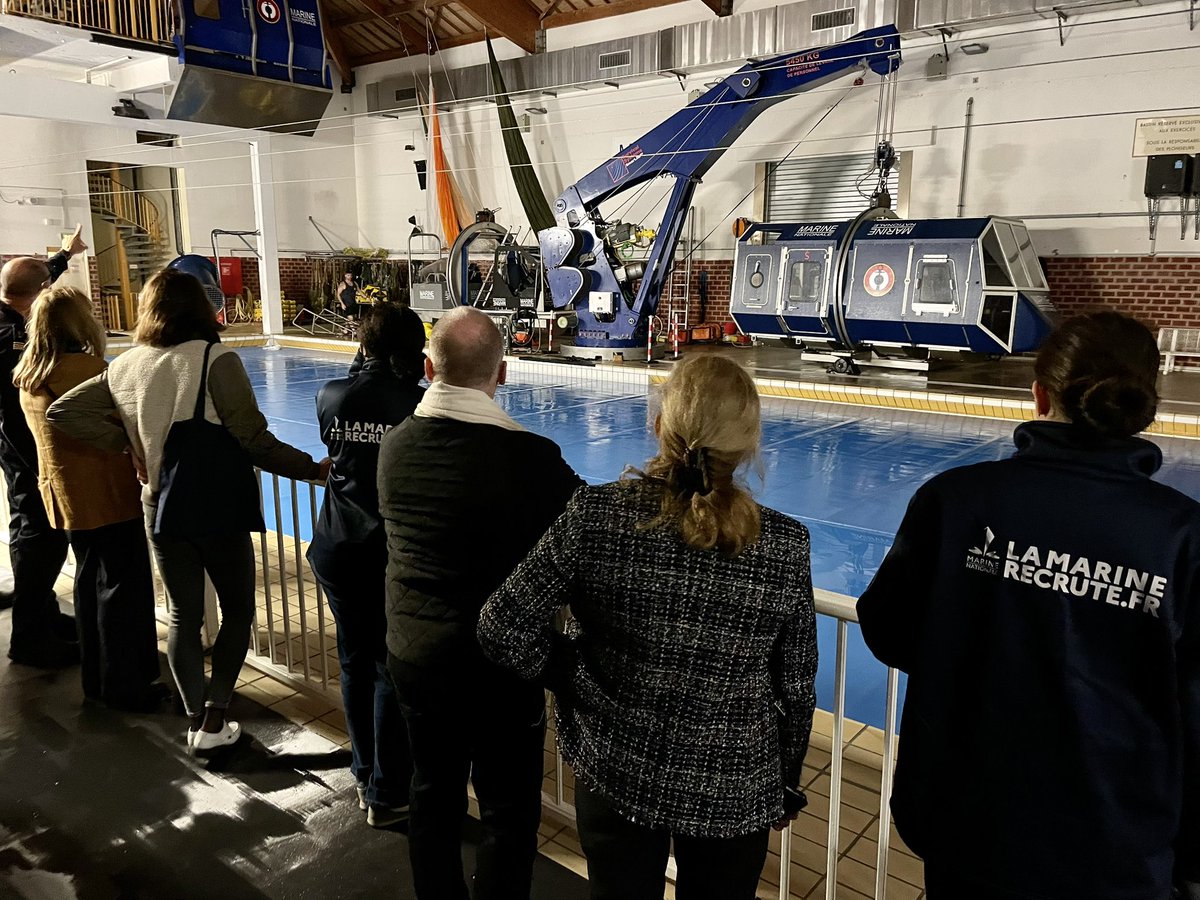 MarineGrandEst's tweet photo. J2 : après-midi à la base aéronautique navale de Lanvéoc avec visite du #CESSAN qui forme au sauvetage et à la survie en mer 🌊 et visite de la flottille 33F avec son 🚁 Caïman ⚓️ qui conduit des missions de combat aéromaritime, de lutte anti-sous-marine…
https://t.co/AlivMJZCfP https://t.co/b4Kq8RLtAp