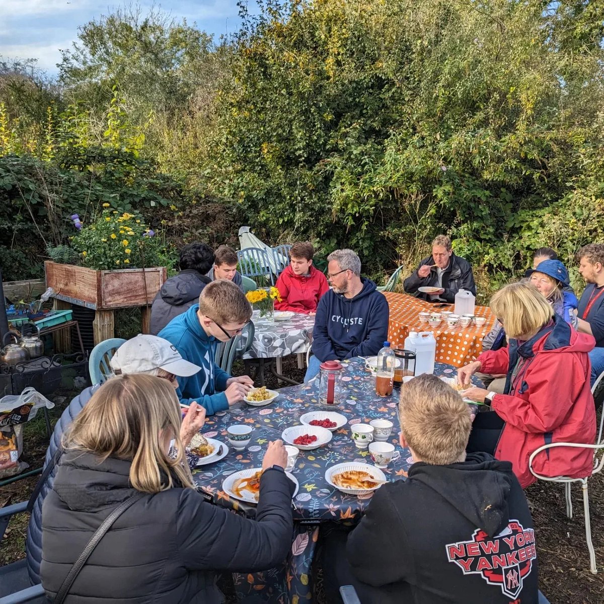 Thank you to Oliwia for cooking up the Saplings school garden 'Three Bean Chilli' with her <a href="/TreeHouse_Sch/">TreeHouse School</a>  learner. It was enjoyed immensely at our #RonsPlot Community Allotment 'Cook and Share' #Hitchin.  @RHSSchools <a href="/cipermaculture/">CiP</a>  #LifeSkills #autism