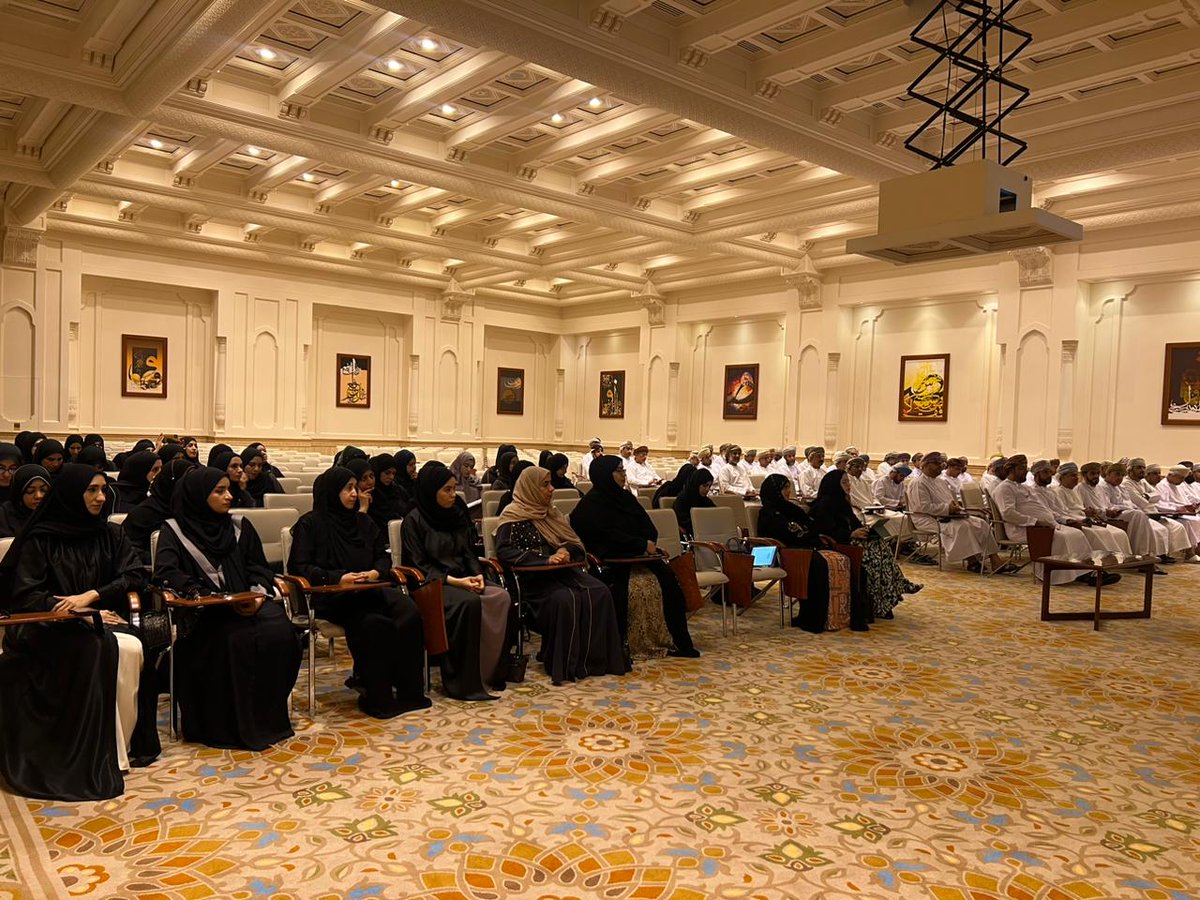 qsm_bt's tweet photo. بحضور عيسى الشامسي مدير دائرة التوجيه المهني والإرشاد الطلابي وحسن آل عبدالسلام المدير المساعد بالدائرةتم تقديم مشغلا في  مسابقة نمط ،ومشروع المدارس الخضراء،حيث قدم مبارك القطيطي مشرف أنشطة مدرسية تعريفا بمشروع المدارس الخضراء .
#فعاليات_تعليمية_شمال_الباطنة 
#تعلم_مستدام https://t.co/QHjsyYgSKH