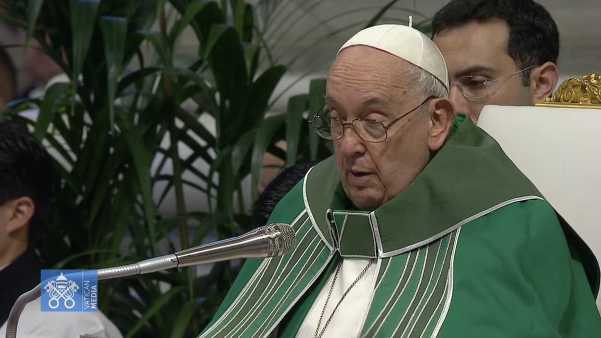 CatholicSat's tweet photo. Pope Francis at Closing Mass of the Synod emphasises a return to Eucharistic Adoration that has gone out of fashion since Vatican II: “Let us return to worship, especially priests. Let us devote time everyday to converse with Jesus, the Good Shepherd, in the Tabernacle. Only in silent adoration can the word of God live in our words. Only in His presence will we be purified, transformed, and renewed by the fire of His Spirit. Brothers and sister let us adore Our Lord Jesus”