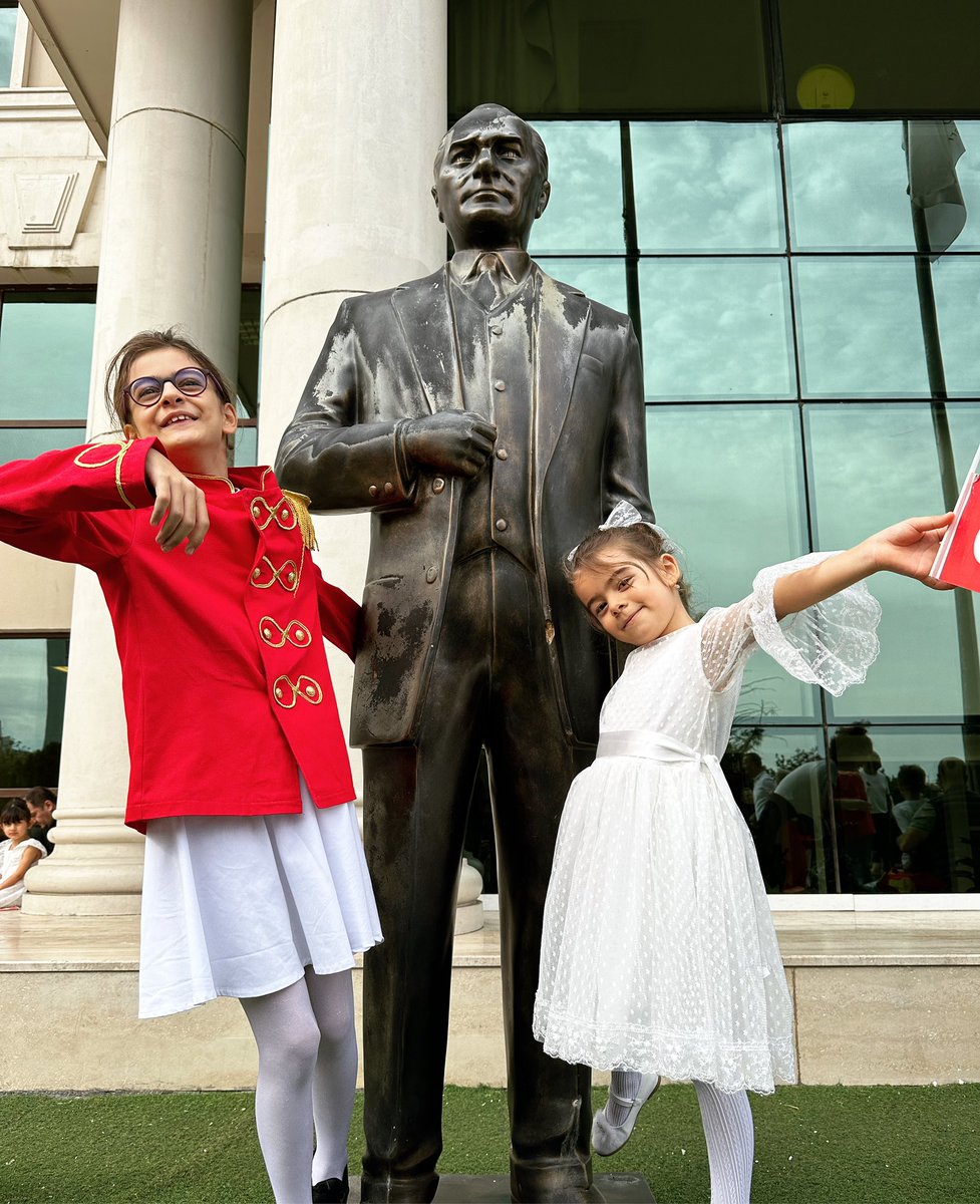 Birinci vazifemiz, Türk istiklâlini, Türk Cumhuriyeti'ni, ilelebet muhafaza ve müdafaa etmektir.
Atam izindeyiz… 
Yaşasın Cumhuriyet! 
İlelebet..
1♾️